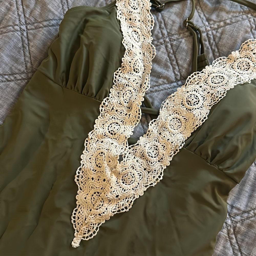 One Piece Deep V Lace Cut Out - Picture 6 of 8